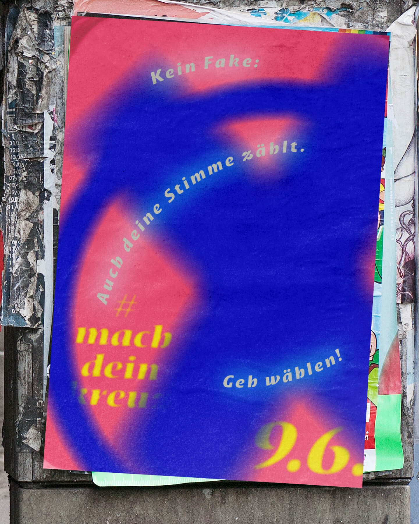 Büro Gestalten: Pro-Wahl-Plakat 2024 Motiv 1 – Kein Fake (Urban Mockup, hockant Stromkasten)